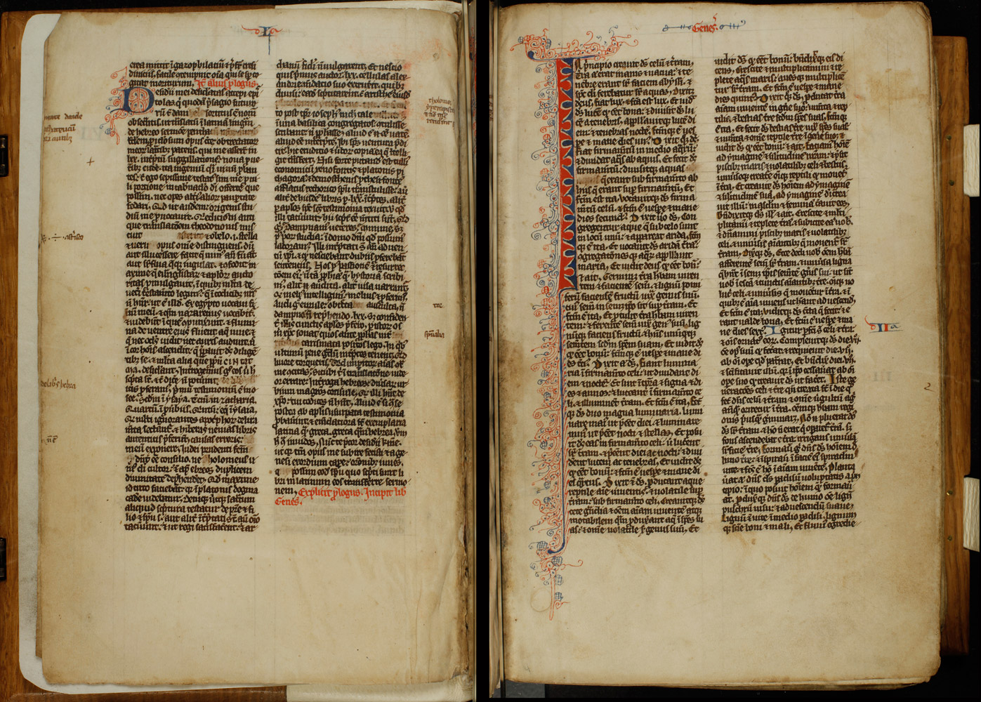 Viduramžių Biblija su gotikiniu šriftu.